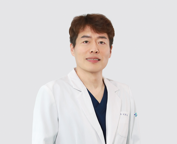 Director Ki Gyeong-do 2 1 2